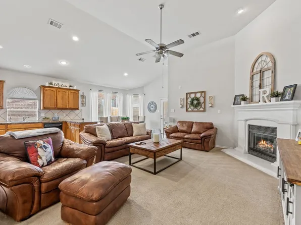 10004 Tulare Ln, Fort Worth, TX 76177
