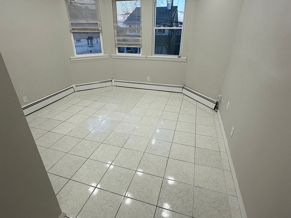 1st image of 472 E 26th St #2A
