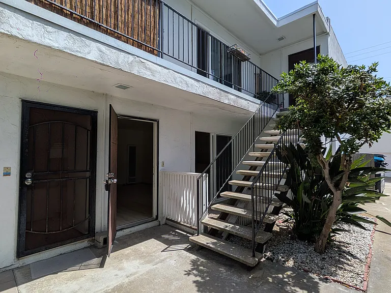 4867 Santa Cruz Ave #4 — Photo 14