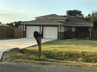 1612 Sandy Beach Rd, Azle, TX 76020