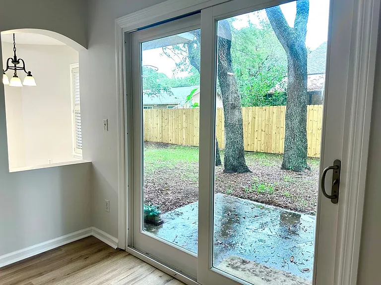 1803 Canterbury Ln — Photo 13