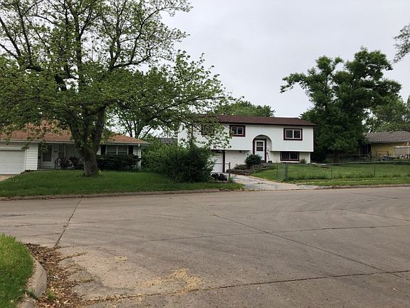 4th image of 5560 N 61st St