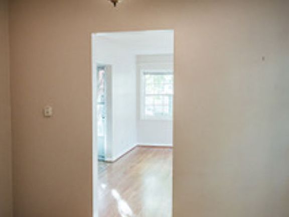 2nd image of 4021 SE Belmont St #1B-1Ba-700Sqft