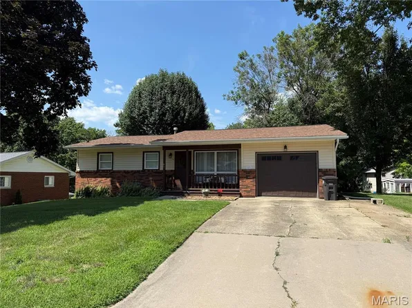 1471 Ladd Ave, Edwardsville, IL 62025