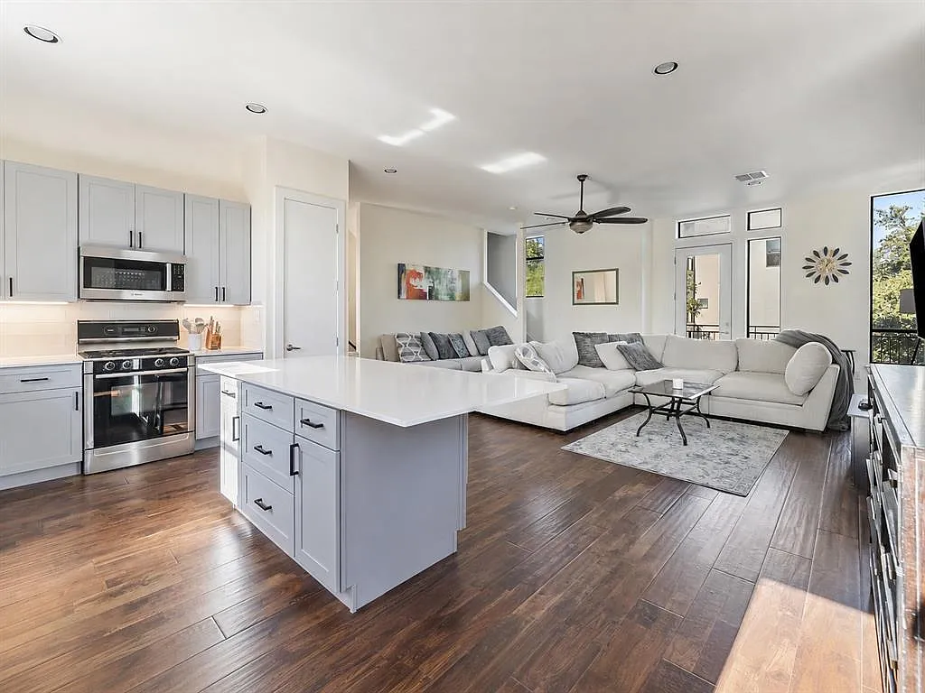 3 bed, 2.5 bath, 1828 sqft, $2,650 — Photo 1
