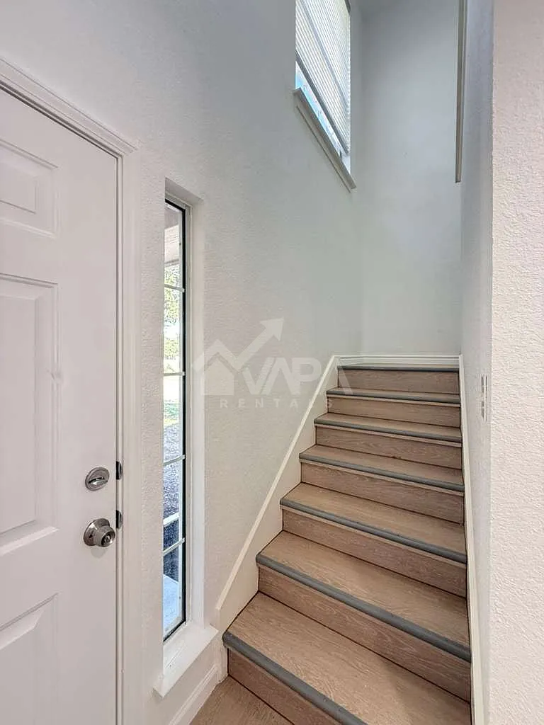 3 bed, 2.5 bath, 2086 sqft, $2,100 — Photo 3