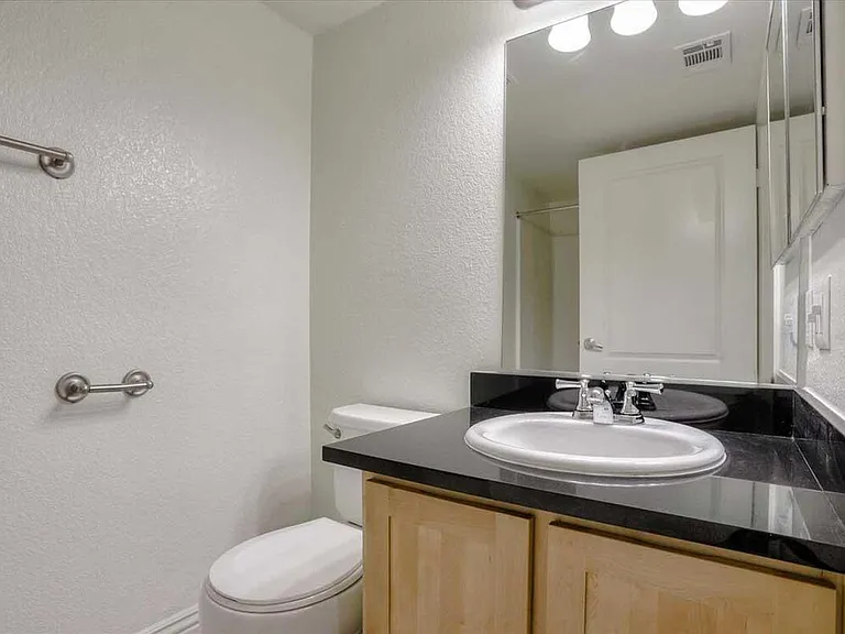 Solana Apartments — Photo 13