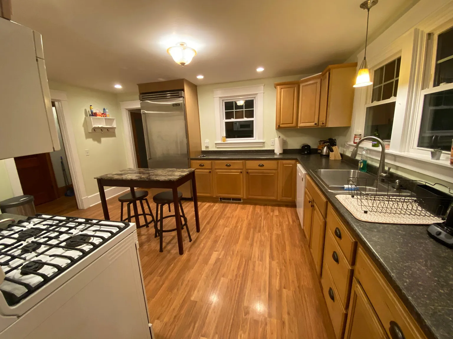 661 Aquidneck Ave — Photo 4