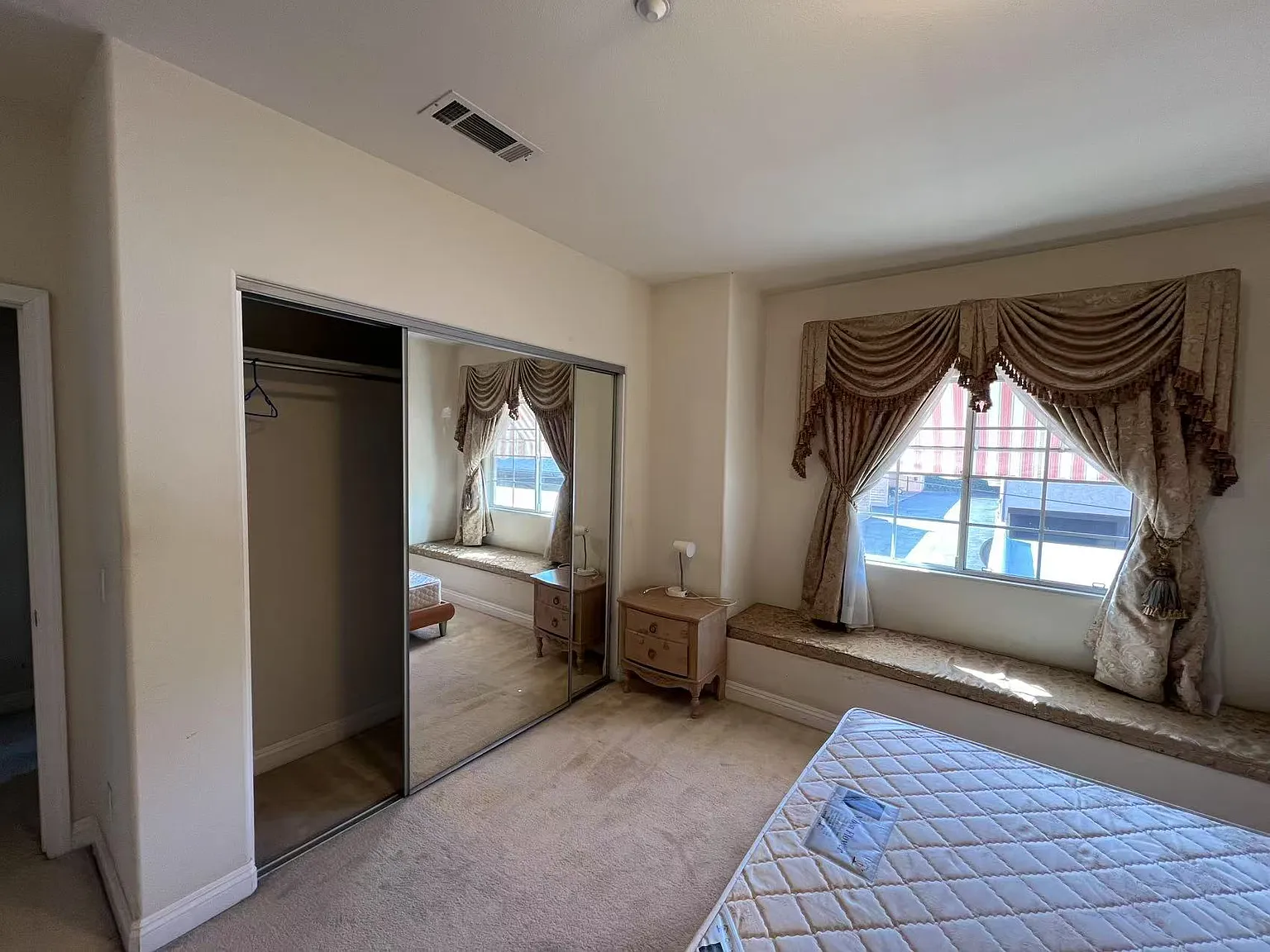 3 bed, 2150 sqft, $1,200 — Photo 2