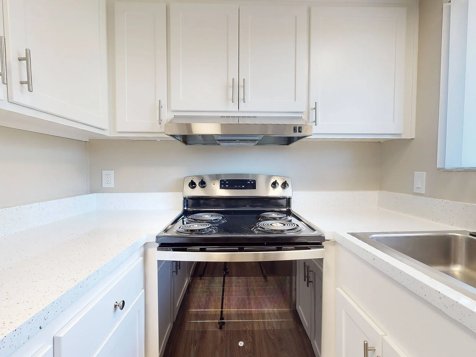 Holiday Gardens Apartments — Photo 4
