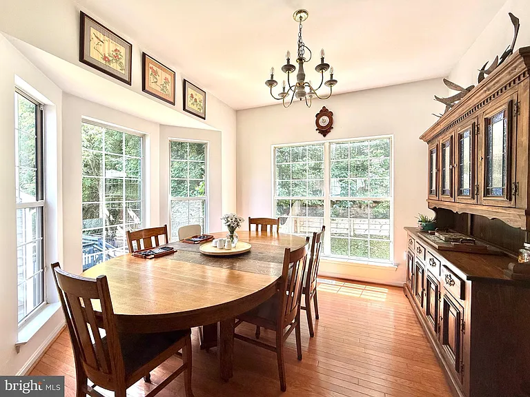 8 Woodmont Ct — Photo 2