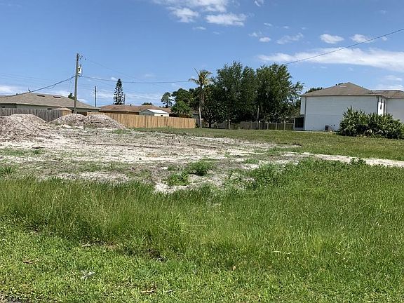 3rd image of 582 SE Damask Avenue