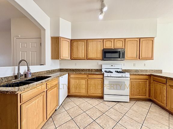 5th image of 1037 S Speckled Stone Way