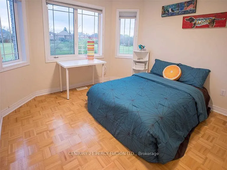 14 Montesano Cres — Photo 9