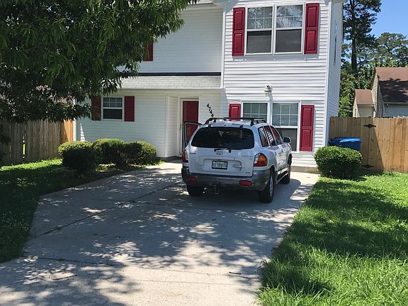 Front view of the house in Summer time. More Pictures to fillow