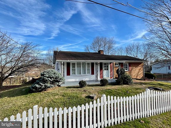 2nd image of 106 Donna Cir