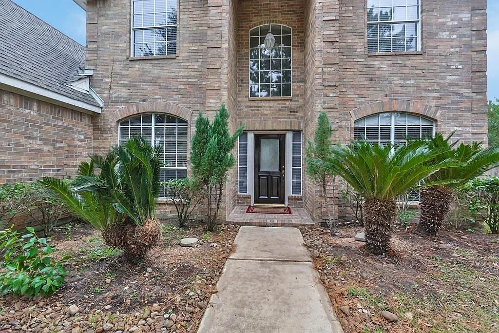 4 bed, 2.5 bath, 3201 sqft, $3,050 — Photo 3