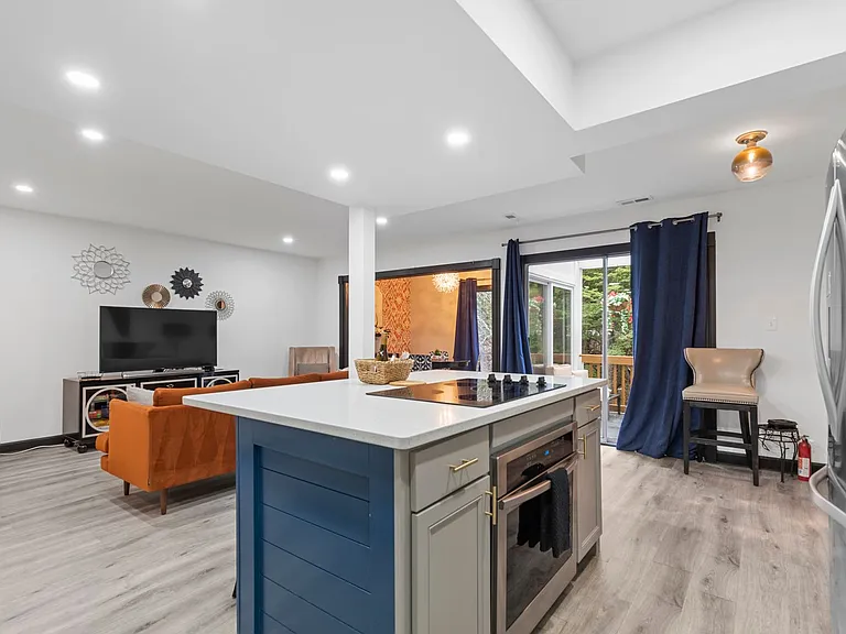 25033 Molokai Dr — Photo 23