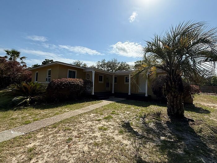 1st image of 205 Holmes Dr #C