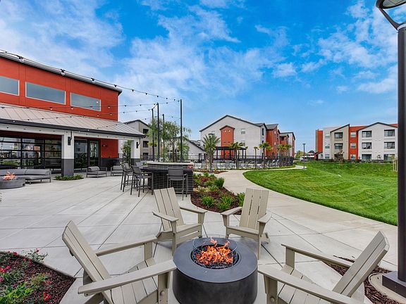 4th image of 717 W Atherton Dr #166
