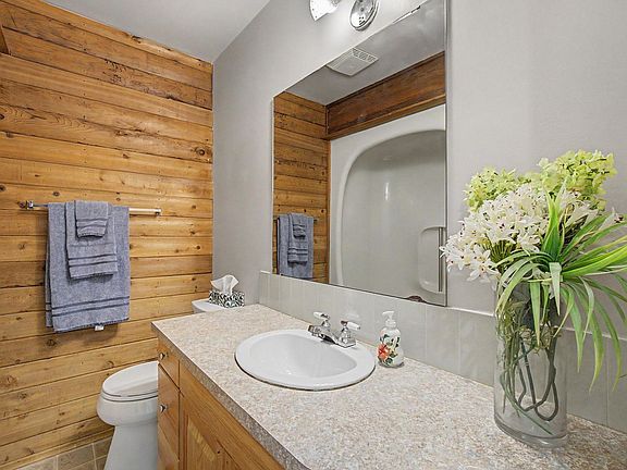 5th image of 2211 Millbourne Rd W