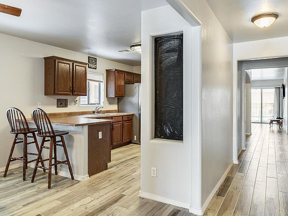 3rd image of 25375 W Jackson Ave