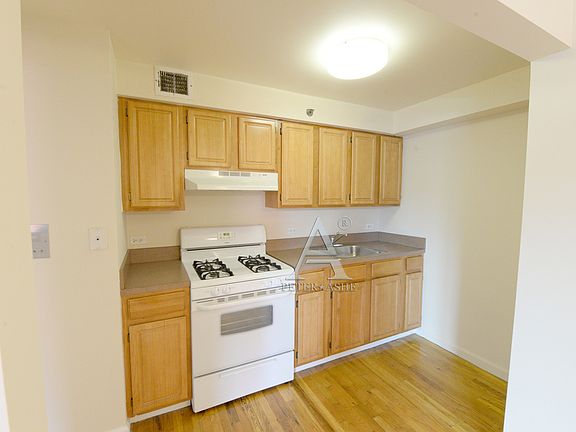 5th image of 138 E 112th St APT 4F