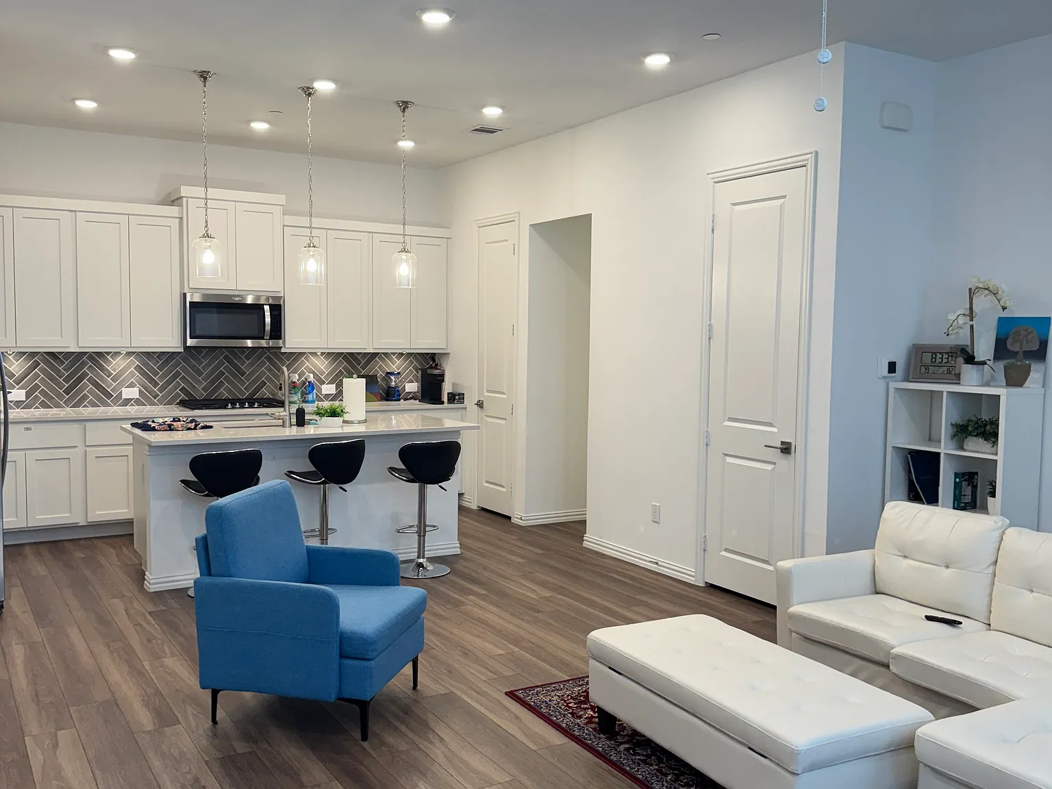 3 bed, 2.5 bath, 1659 sqft, $2,600 — Photo 3