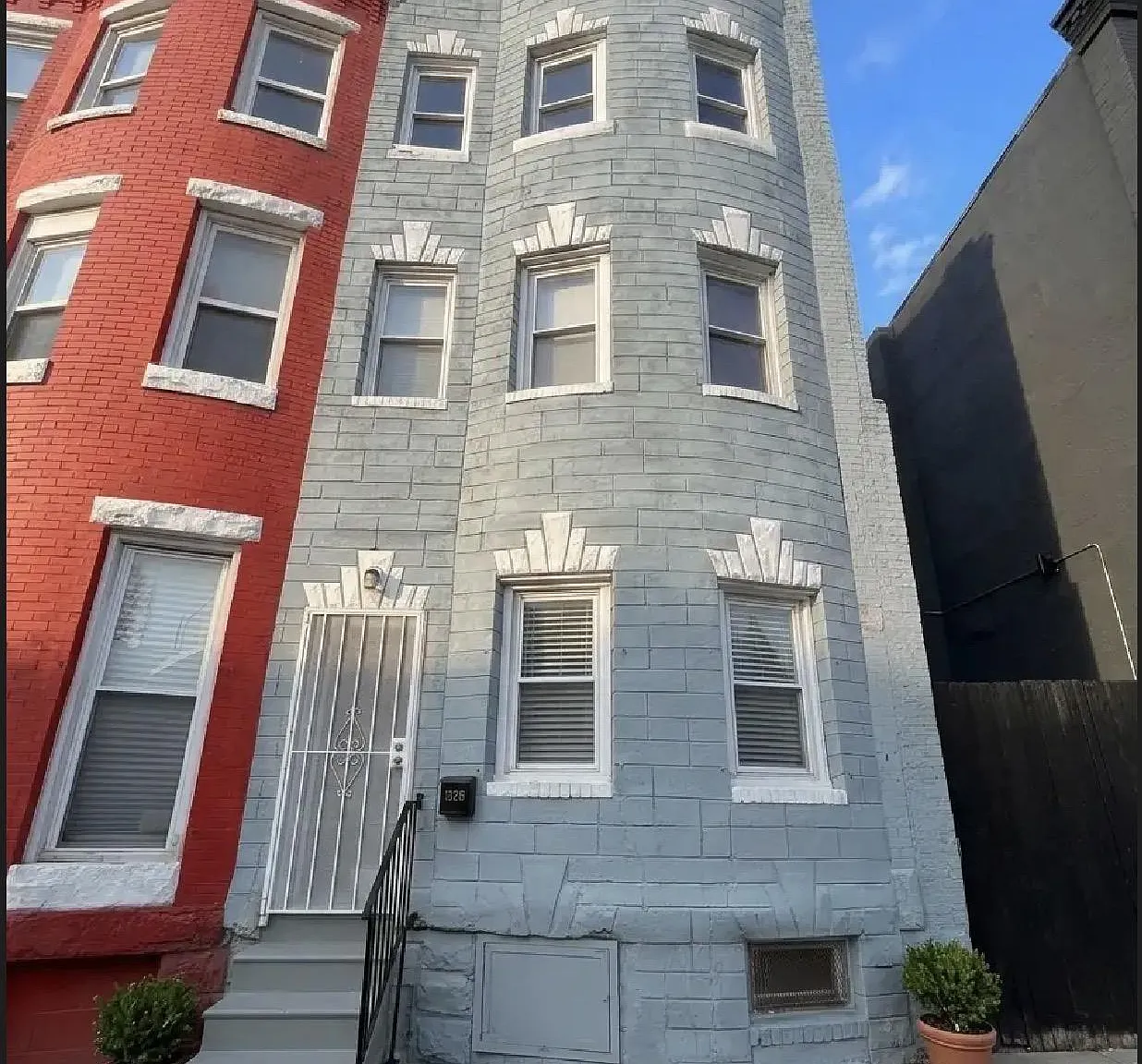 5 bed, $2,800 — Photo 1
