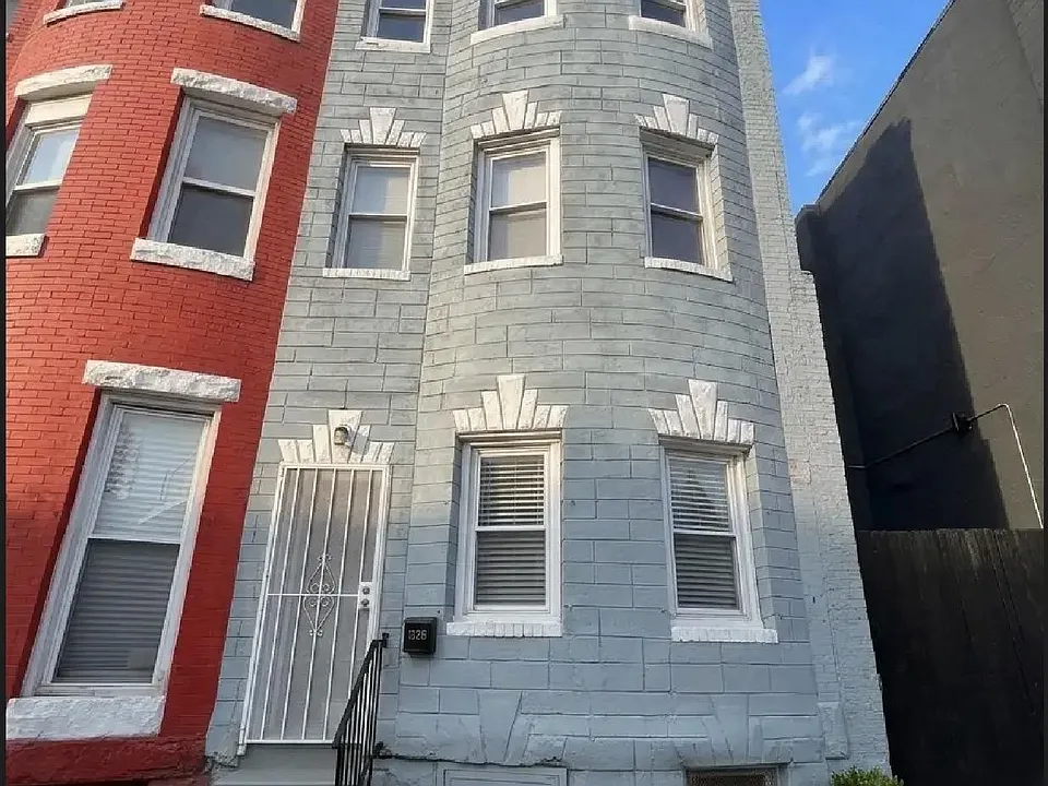 1028 E North Ave