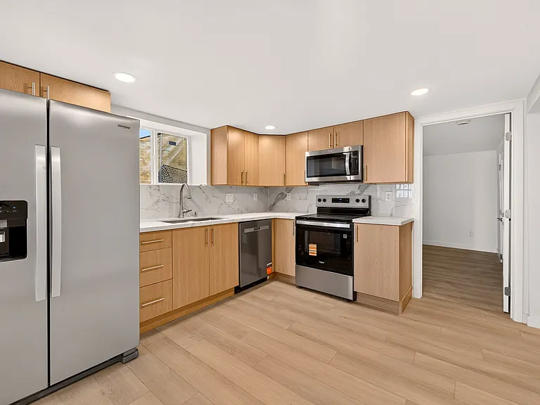 1920 11th Ave W #A — Photo 4