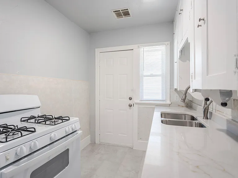 2513 NW 11th St #2513 — Photo 11