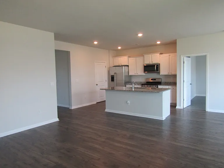 2165 Ainsley Dr — Photo 7