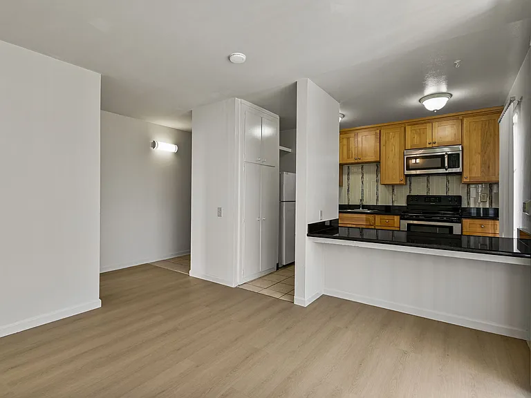 Berkeley Park Apartments — Photo 17