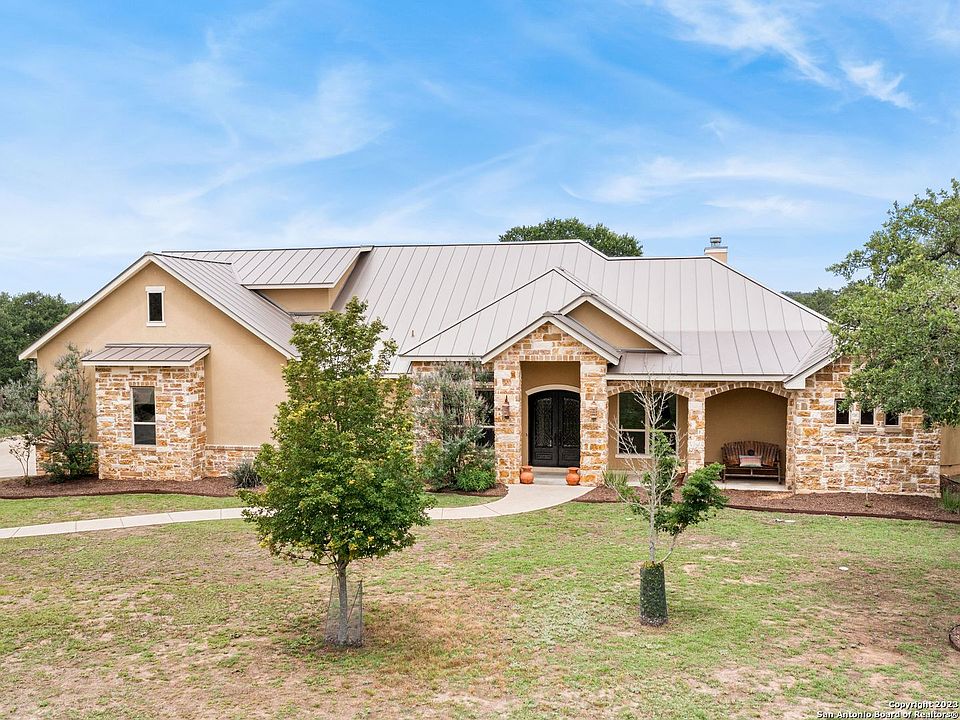 1st image of 127 Woodland View
