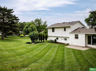 2833 S 107th St, Omaha, NE 68124