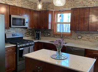 1110 Woodland Dr, Kendallville, IN