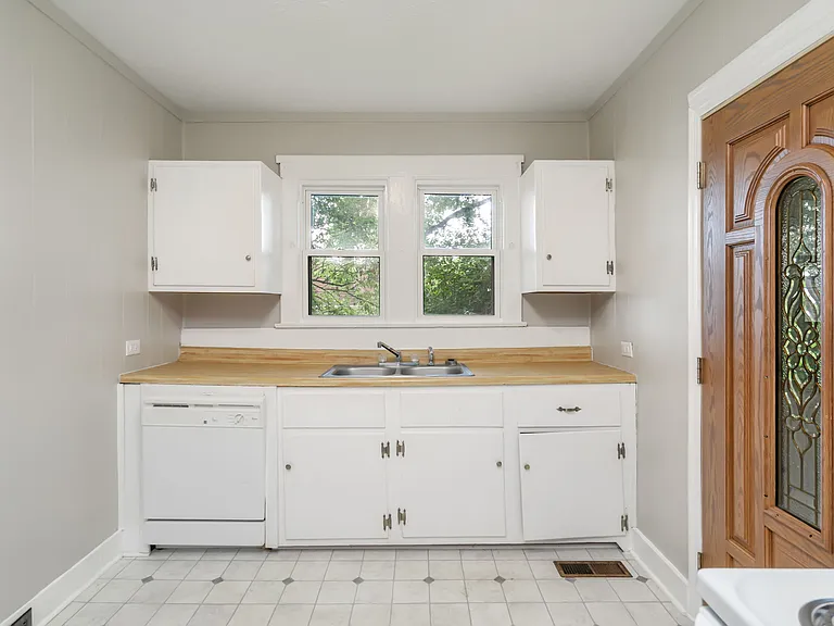 1811 Fleming St — Photo 14