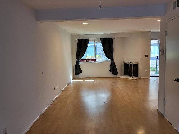 4th image of 19231 Sherman Way Unit 29