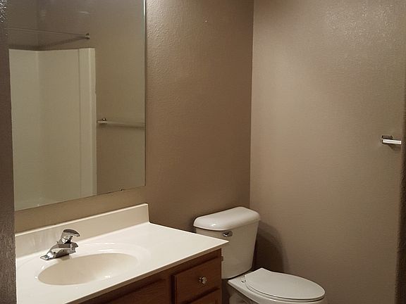 4th image of 329 Brookside Dr