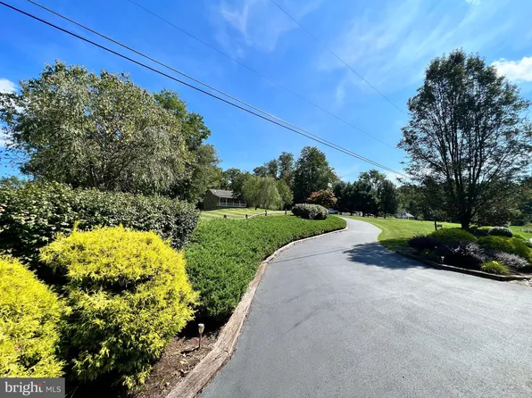 99 Gunhart Rd, Mohnton, PA 19540