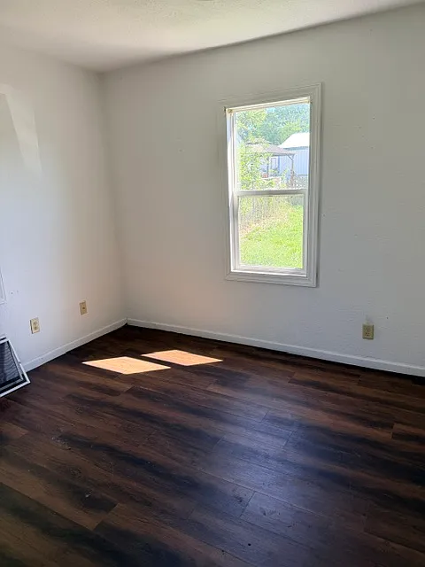 3 bed, 902 sqft, $1,100 — Photo 4