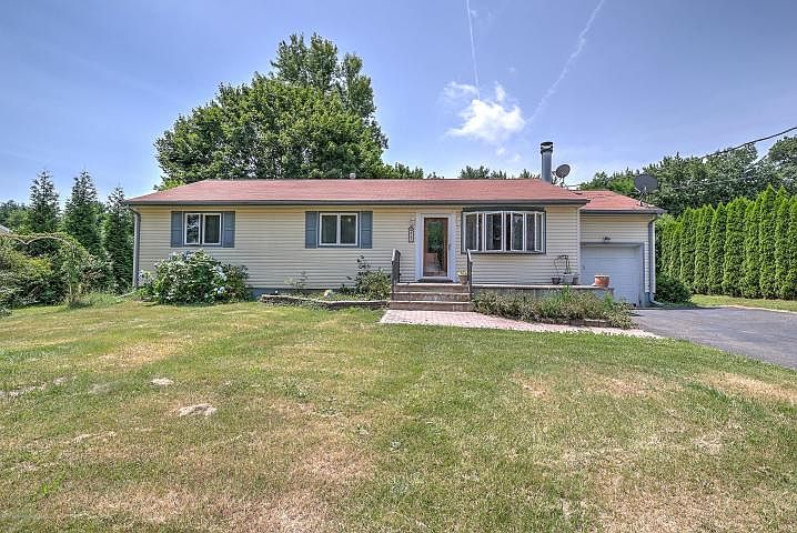 1st image of 47 Lake Dr