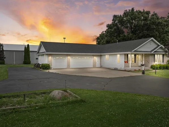 8700 Dunkelow ROAD, Franksville, WI 53126