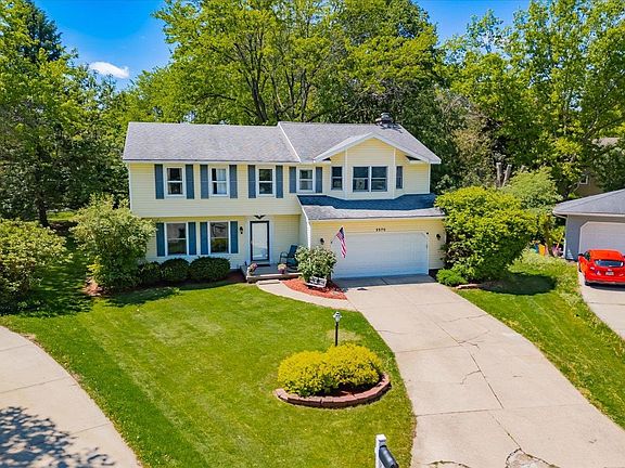 3rd image of 2570 Roanoke Cir