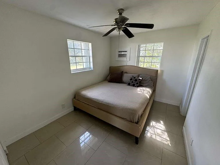 1042 Foster Rd #12 — Photo 8