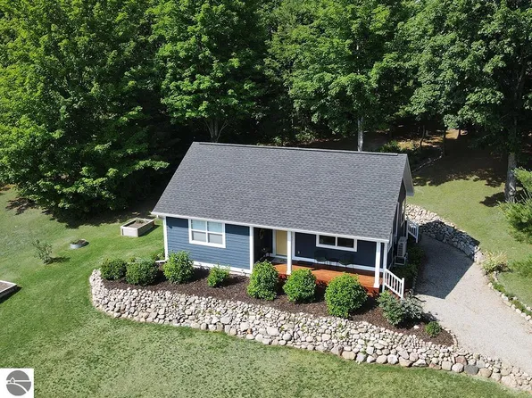 8350 E Horn Rd, Lake Leelanau, MI 49653