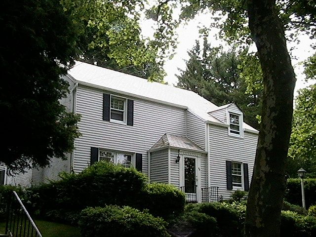 Lovely house with nice yard