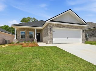71 Spooner St, Defuniak Springs, FL 32433