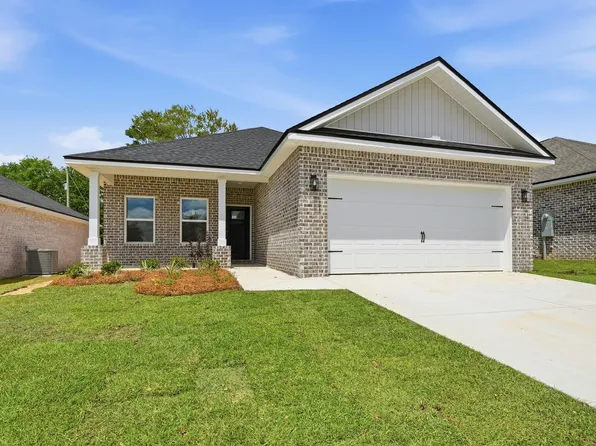 71 Spooner St, Defuniak Springs, FL 32433